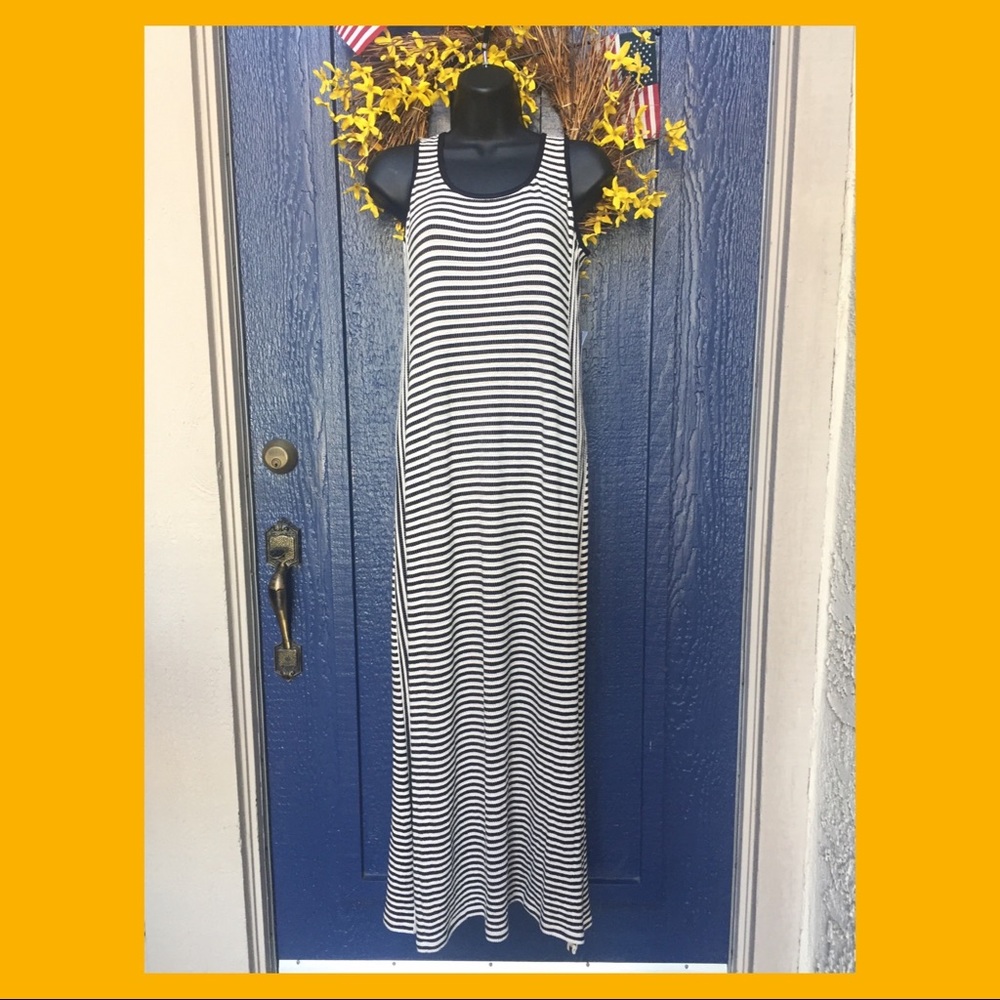 Max Studio Black & White Striped Maxi Dres…